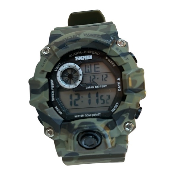 ⌚️Men’s Green Camouflage Waterproof Sports-watch - Picture 1 of 6